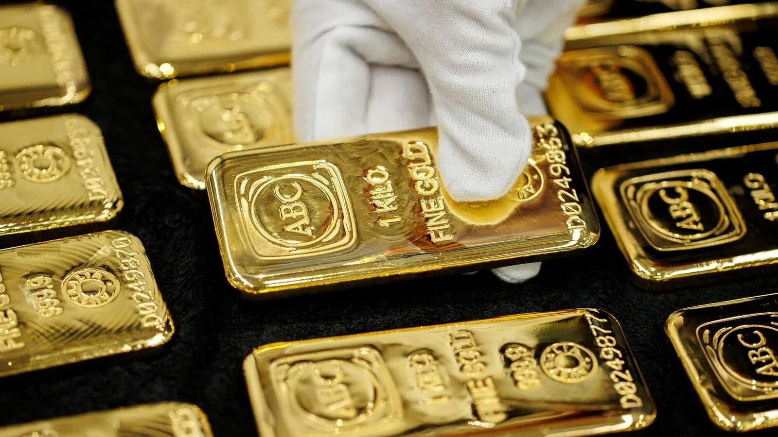 Gold Rate Today 27 July: Gold prices surge by ₹500, Silver also rises -  english.punjabkesari.com