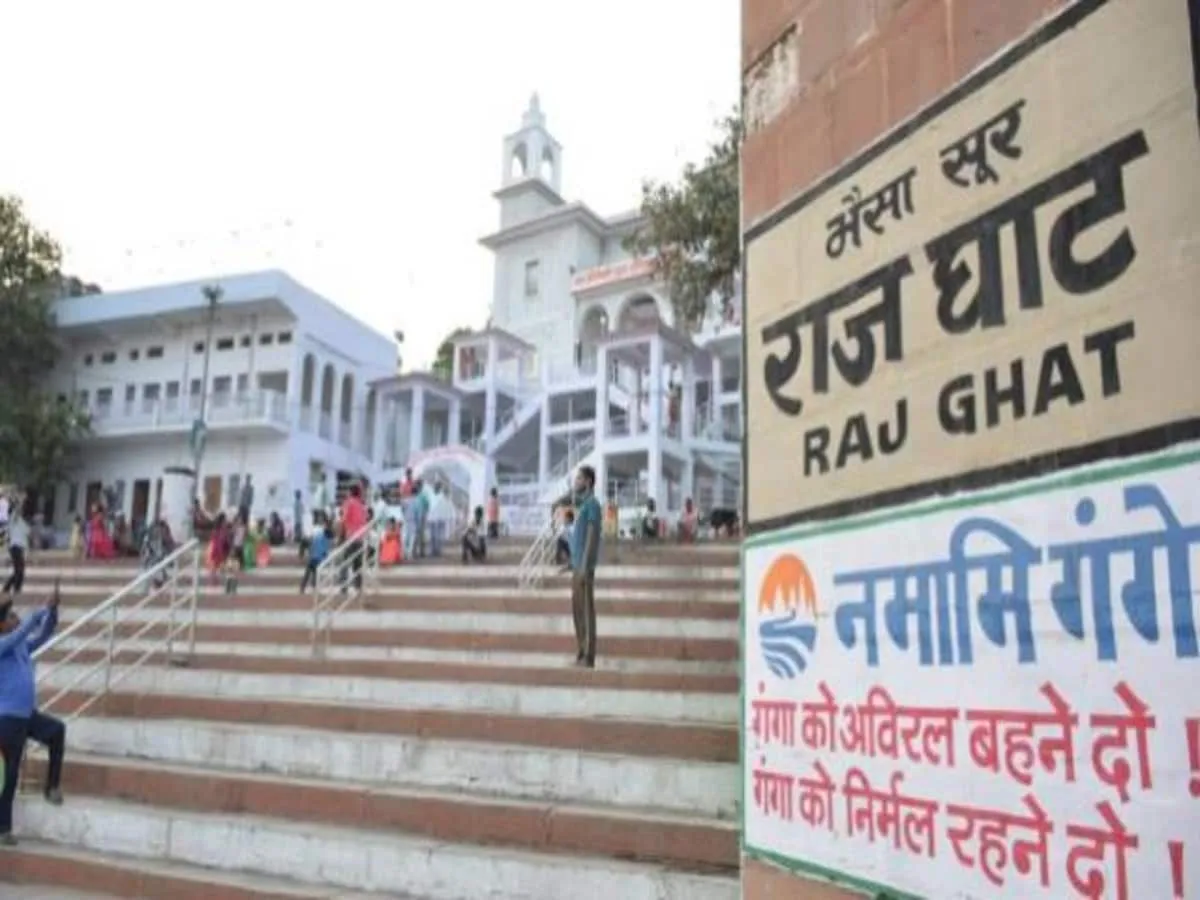 If you want to see Diwali without being in a crowded place, then you can visit some of these ghats