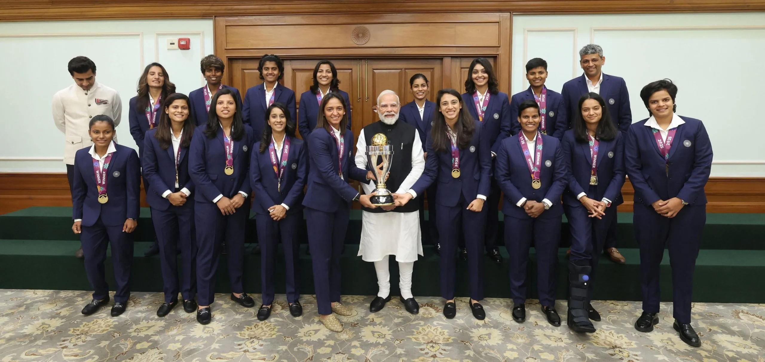 PM Modi Met Womens Team