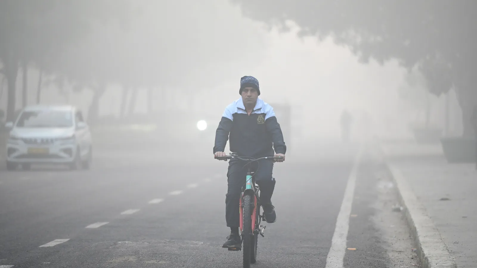 Today Weather 16 Nov: Delhi woke up to biting cold
