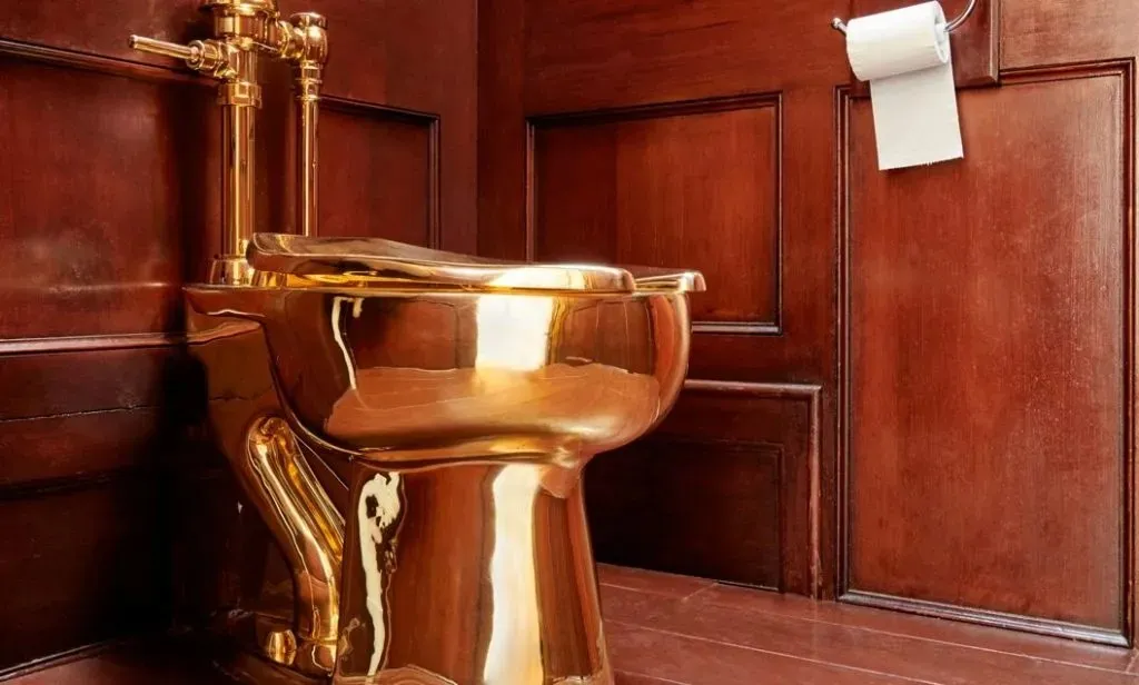 Golden Toilet Seat: A unique artwork made of gold