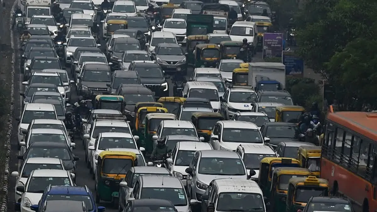 Delhi Pollution News Today: Vehicle ban and PUC enforcement