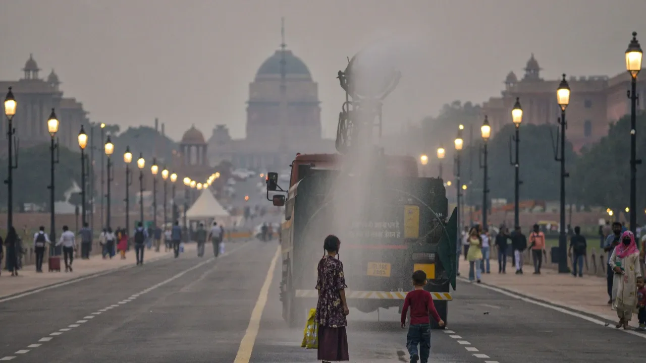 Delhi Air Pollution: Delhi's AQI soars to 700! GRAP-3 Restrictions ...