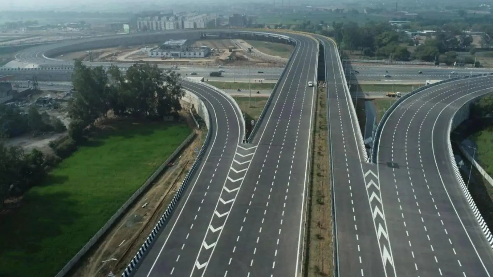 Delhi-Mumbai Expressway Updates: Delhi-Mumbai Expressway to reduce the journey time from 25 hrs to about 12.5 hrs