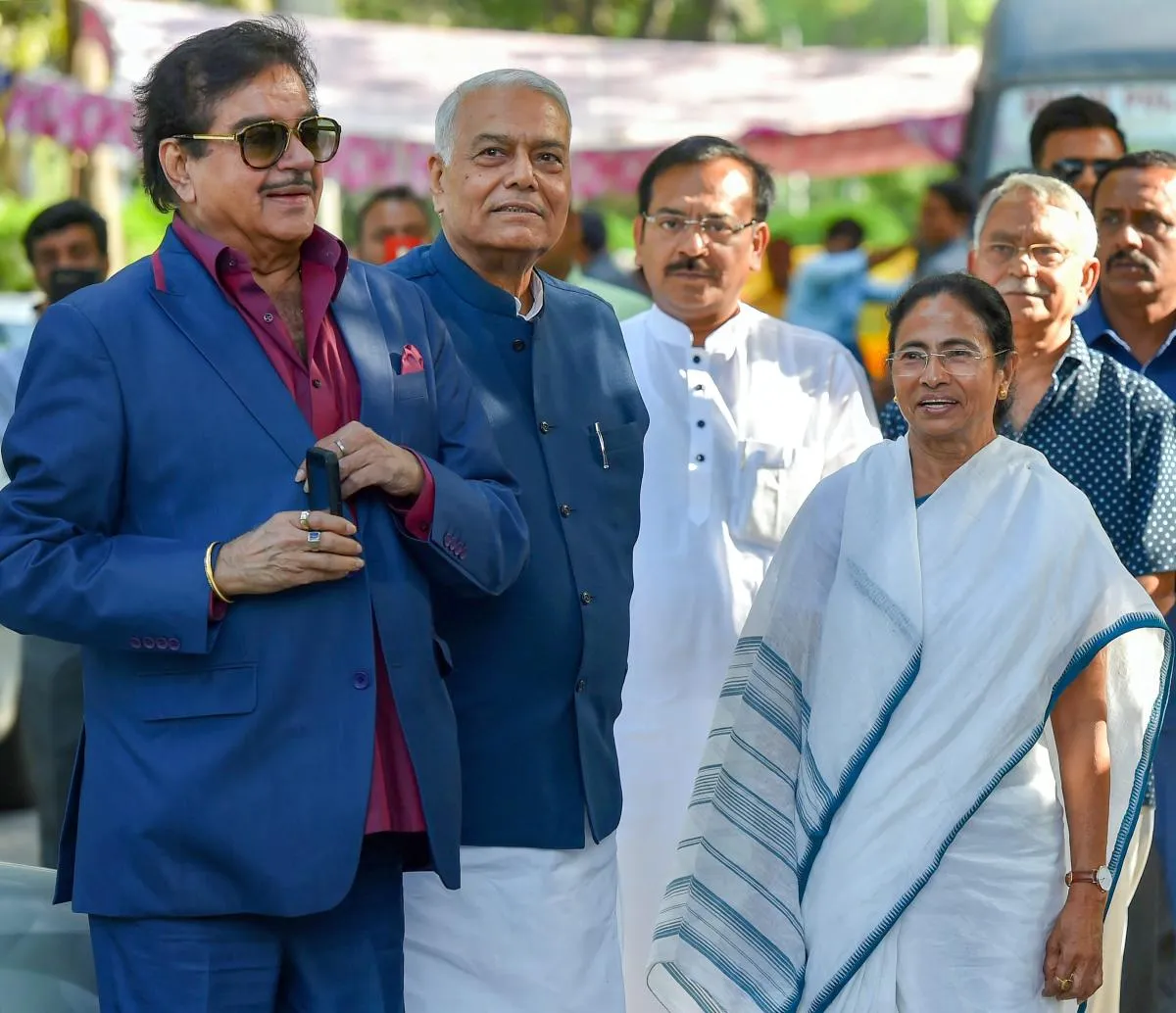 Shatrughan Sinha calls Mamata "The Most Popular Leader"