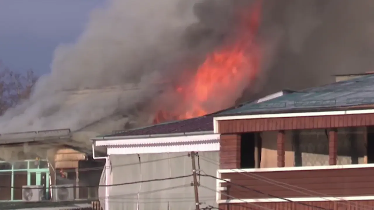 Dal lake Guest House Fire