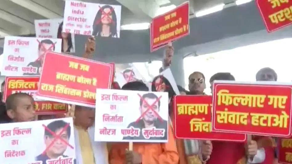 FIR against Ghooskhor Pandat