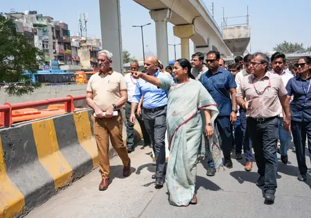 Surprise inspection: Delhi CM pulls up officials over delay in Azadpur ...