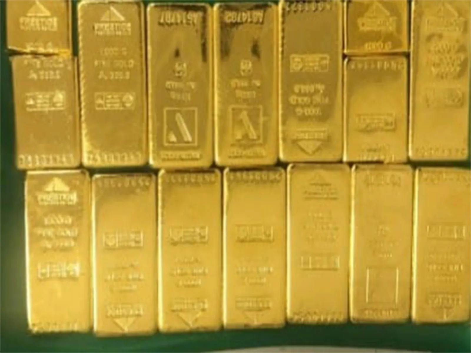 Gold Rate Today 2 May: Gold prices fall